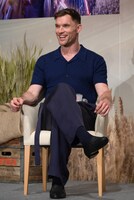 ザック・スナイダーのボケに笑うエド・スクライン。