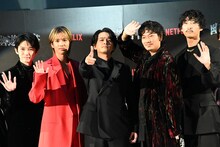 左から本郷奏多、志尊淳、北村匠海、綾野剛、上杉柊平。