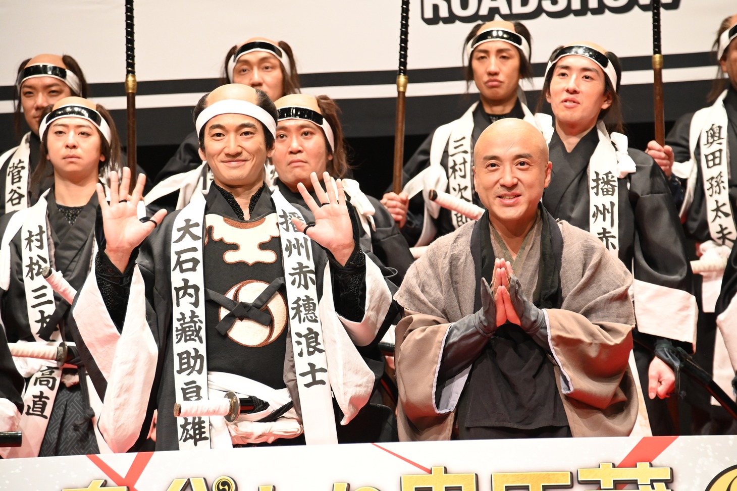 左から永山瑛太、ムロツヨシ。