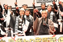 左から永山瑛太、ムロツヨシ。