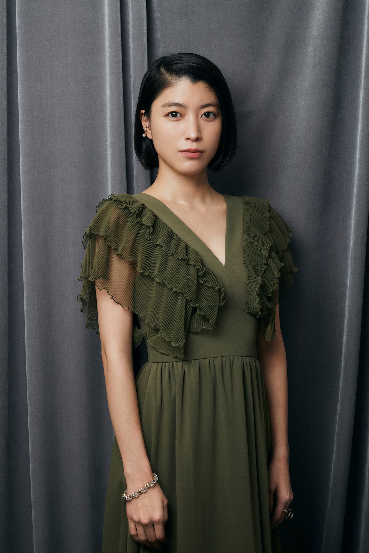 成海璃子が「アイのない恋人たち」出演、忙しすぎて恋愛する余裕がないアラサー女性に