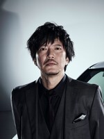 田辺誠一演じる白鳥剣。