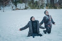 韓国ドラマ「餌【ミッキ】」撮影現場にて、左からチャン・グンソク、ホ・ソンテ。