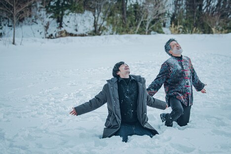 韓国ドラマ「餌【ミッキ】」撮影現場にて、左からチャン・グンソク、ホ・ソンテ。