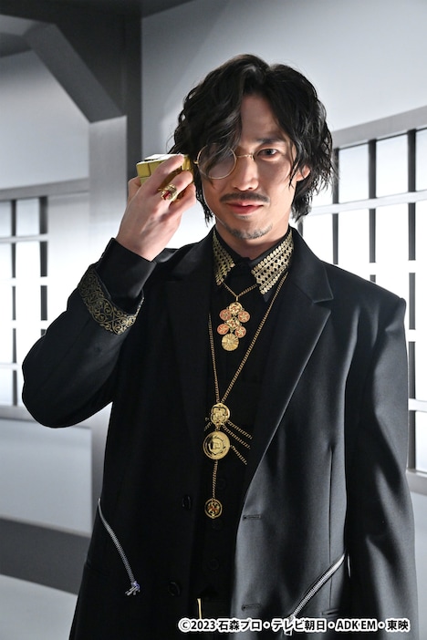 グリオン役の鎌苅健太。