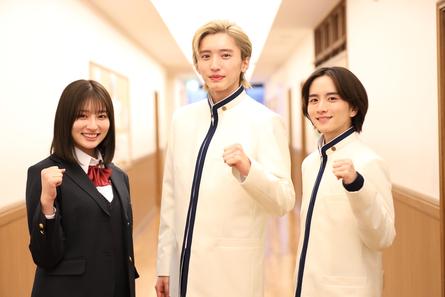 ドラマ「マルス-ゼロの革命-」クランクインの様子。左から吉川愛、道枝駿佑、板垣李光人。