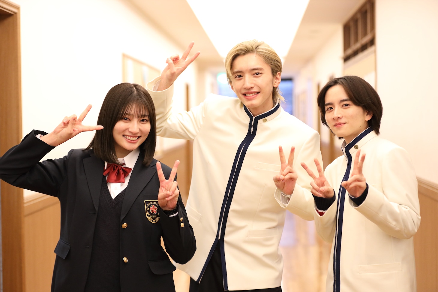 ドラマ「マルス-ゼロの革命-」クランクインの様子。左から吉川愛、道枝駿佑、板垣李光人。