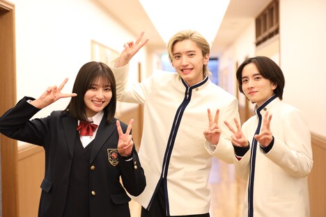 ドラマ「マルス-ゼロの革命-」クランクインの様子。左から吉川愛、道枝駿佑、板垣李光人。