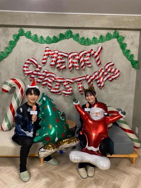 左から寺田心、鈴木梨央。