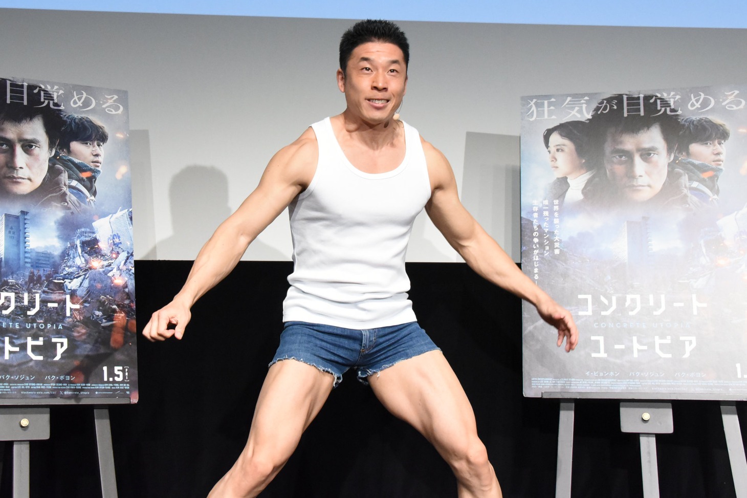イ・ビョンホンの名シーンを再現するなかやまきんに君。