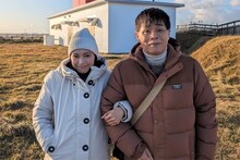 左から二階堂ふみ、立川志らく。