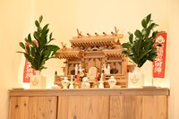 チケット売り場の上にある神棚。