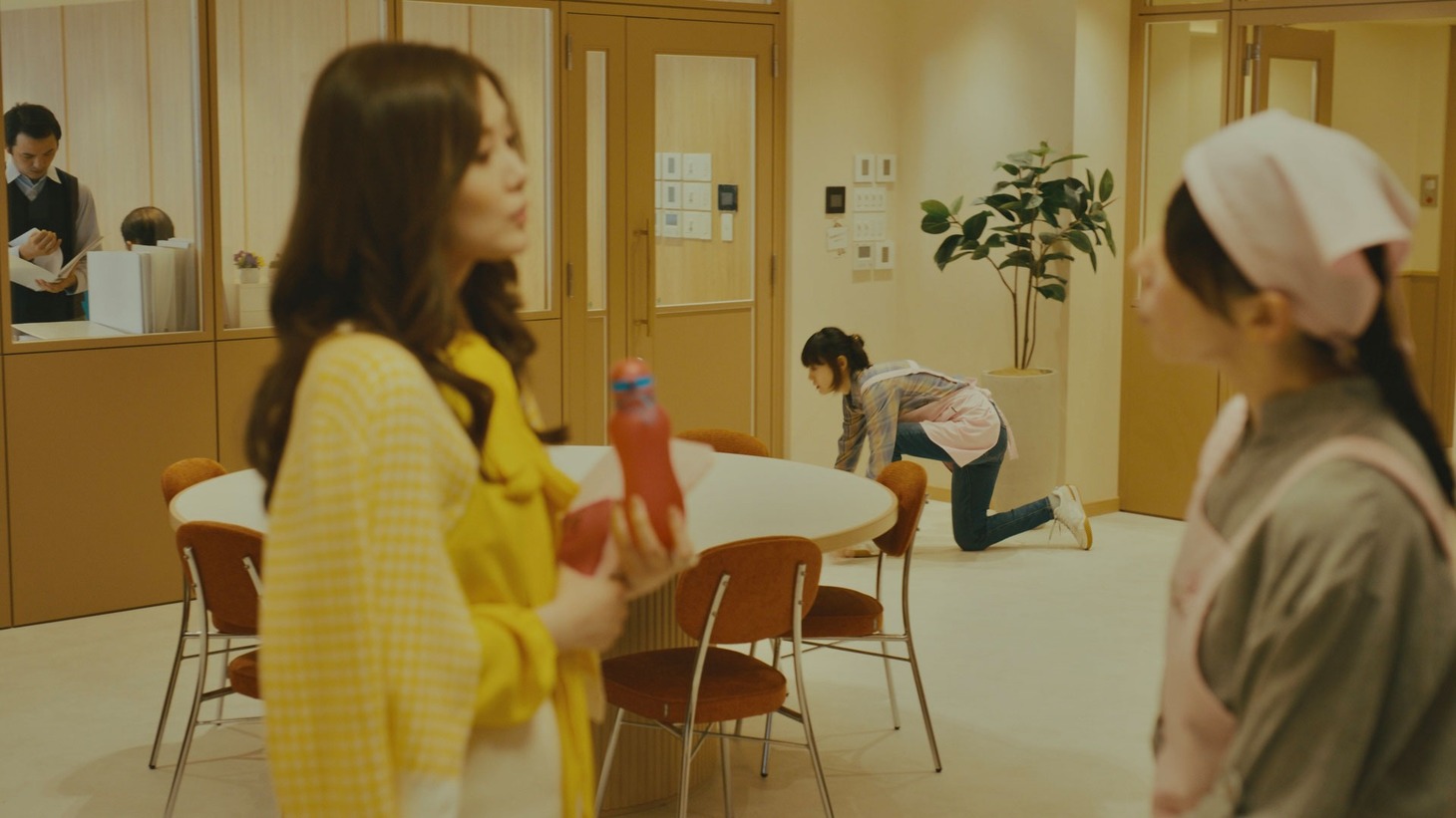 「侵入者たちの晩餐」場面写真