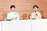 左から綾瀬はるか、上白石萌歌。