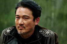 朝香賢徹扮するイグス。