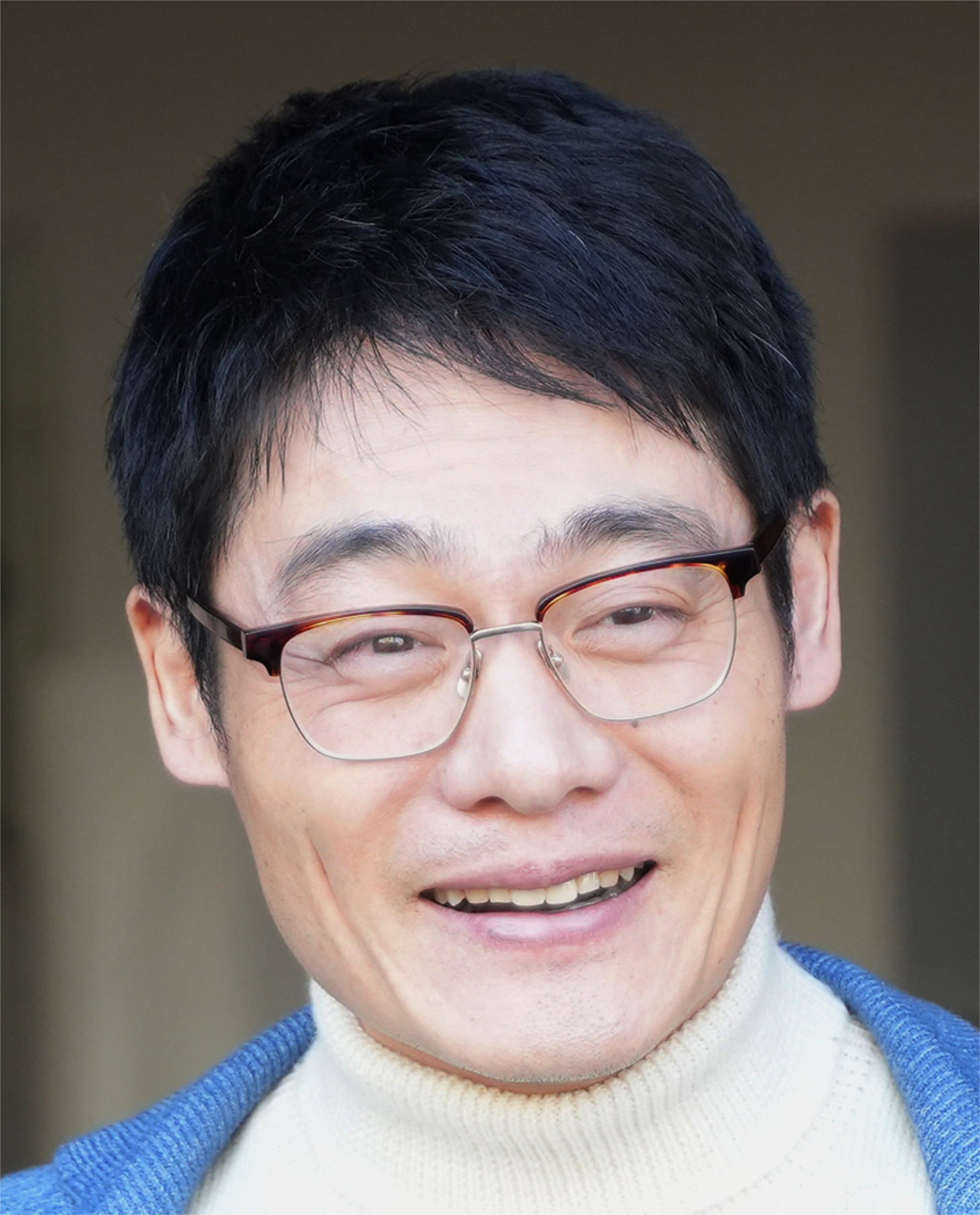 財前幸四郎役の近藤公園。