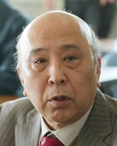 岡田辰夫役の諏訪太朗。