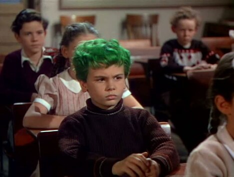 「緑色の髪の少年」場面写真