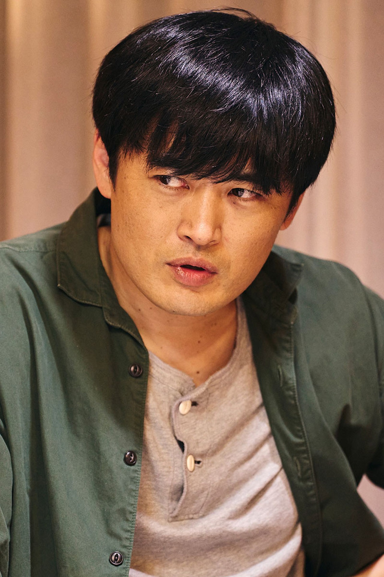 斑目瑞男役の劇団ひとり。