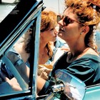 「テルマ&ルイーズ」4Kレストア版の予告公開、無名時代のブラッド・ピットの姿も