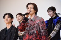 簡秀吉（中央）