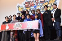 「仮面ライダー THE WINTER MOVIE ガッチャード＆ギーツ 最強ケミー★ガッチャ大作戦」初日舞台挨拶の様子。