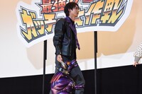 バッファケミーのツノを持って退場する藤林泰也。