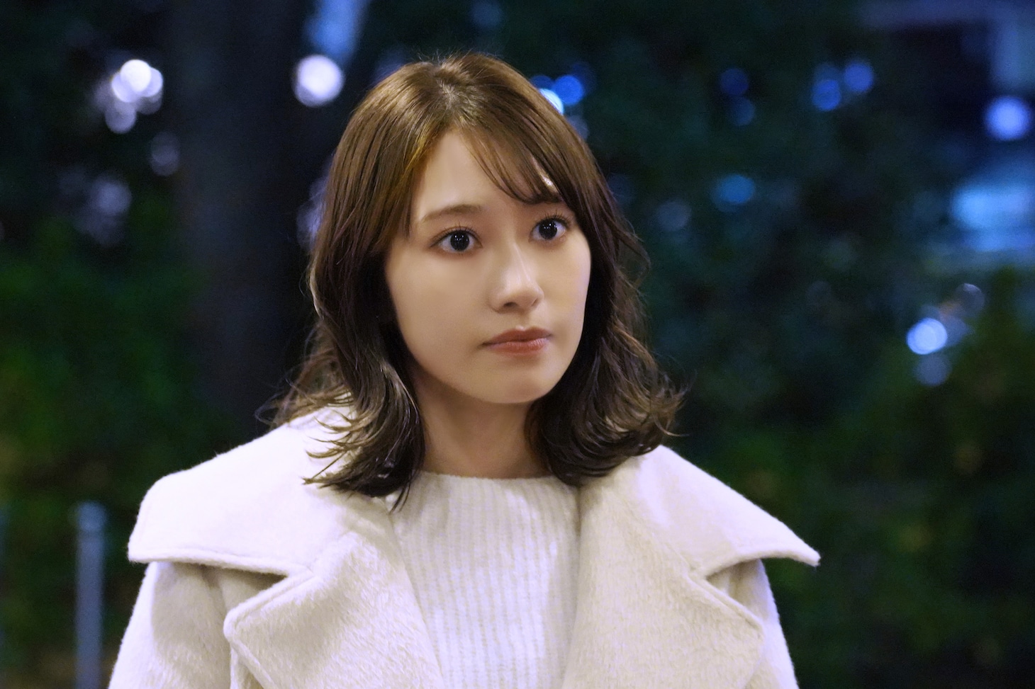 愛原瑠香役の桜井玲香。