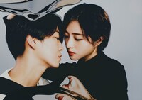 左から亀梨和也、石原さとみ。(c)テレビ朝日