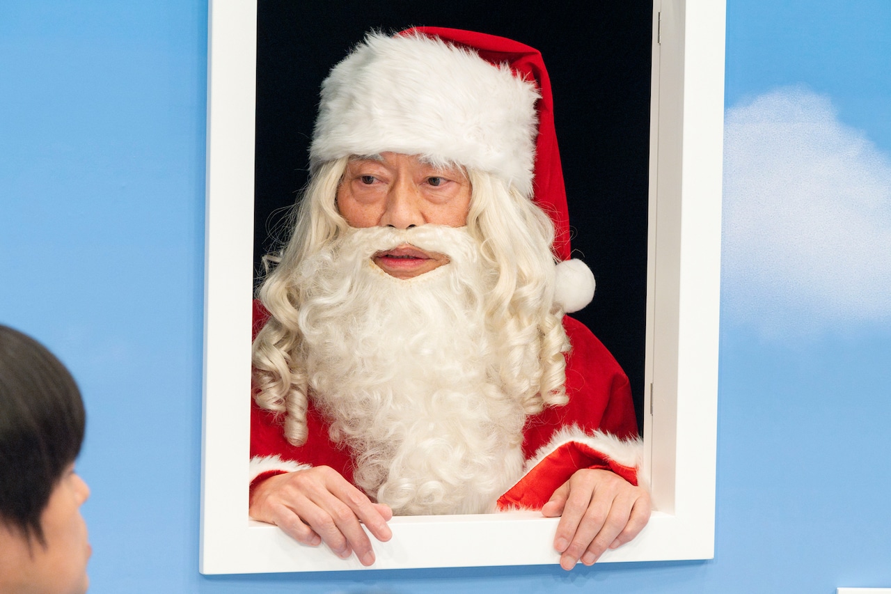 バカリズム原案のドラマ集「ノンレムの窓」で遠藤憲一がサンタクロース役