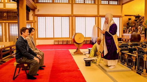 それぞれの作品のヒット祈願をするザック・スナイダーと北村匠海。