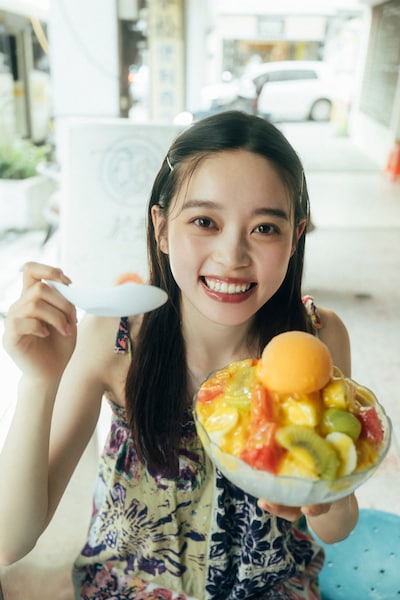 「高石あかりファースト写真集 幻灯」より。