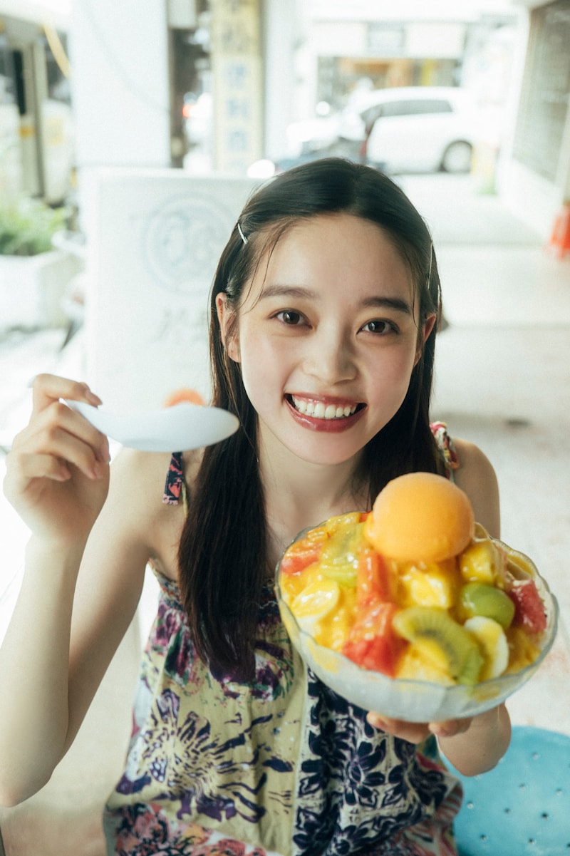 「高石あかりファースト写真集 幻灯」より。