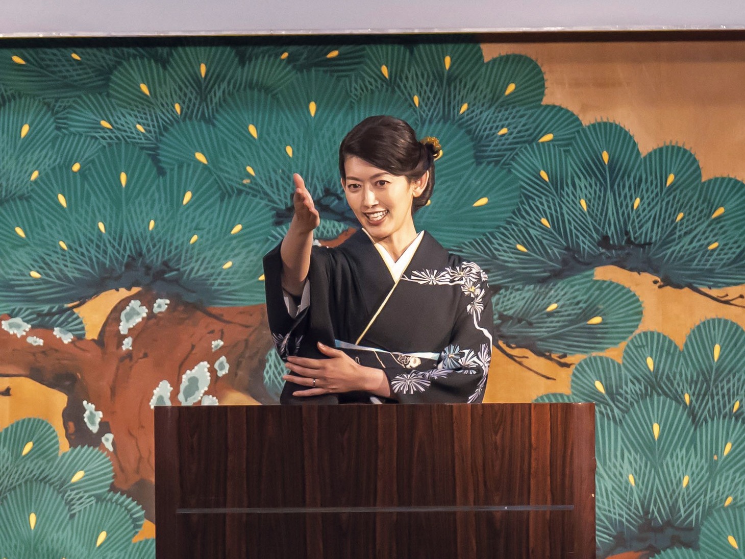 「レディ加賀」新場面写真