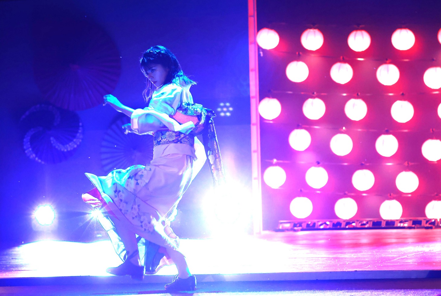 「レディ加賀」新場面写真