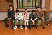「MIU404」のキャスト写真。左から岡田健史、綾野剛、麻生久美子、星野源、橋本じゅん。