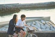 「からかい上手の高木さん」場面写真 (c)TBS ※2人乗りで自転車を操作する道路使用許可を得て撮影