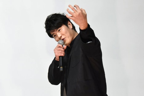 令和ロマンによる漫才指導を「（M-1グランプリの）チャンピオンに教えてもらった！」と誇らしげに振り返る板橋駿谷。