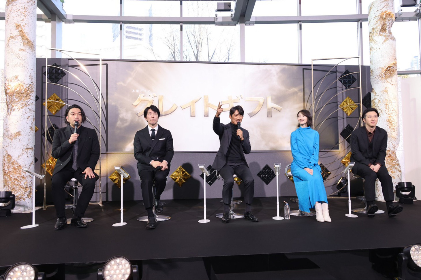 ドラマ「グレイトギフト」制作発表記者会見の様子。