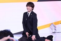 キメ顔をする藤原丈一郎。