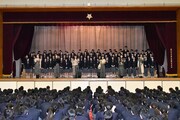 「カラオケ行こ！」府中第四中学校サプライズ訪問イベントの様子。