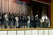 「カラオケ行こ！」府中第四中学校サプライズ訪問イベントの様子。