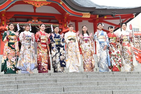 左から福山絢水、古田愛理、高石あかり、大原優乃、生見愛瑠、浅川梨奈、花音、上坂樹里、平美乃理。