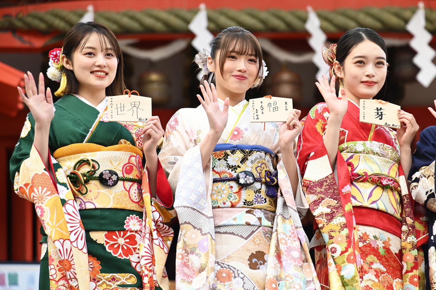 左から福山絢水、古田愛理、高石あかり。