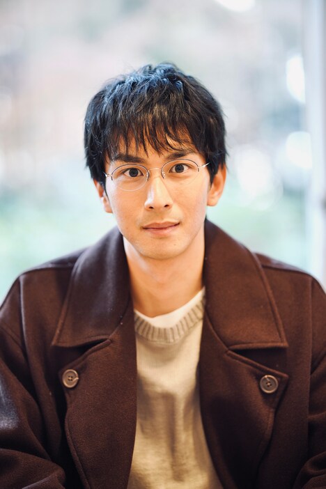 鹿間梓役の市川知宏。