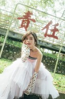 「高石あかりファースト写真集 幻灯」より。