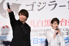 左から神木隆之介、浜辺美波。