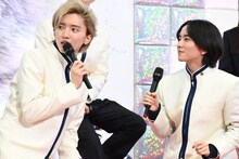 「このぐらいの距離だけど……」と確認する道枝駿佑（左）と板垣李光人（右）。