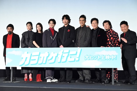 映画「カラオケ行こ！」初日舞台挨拶の様子。