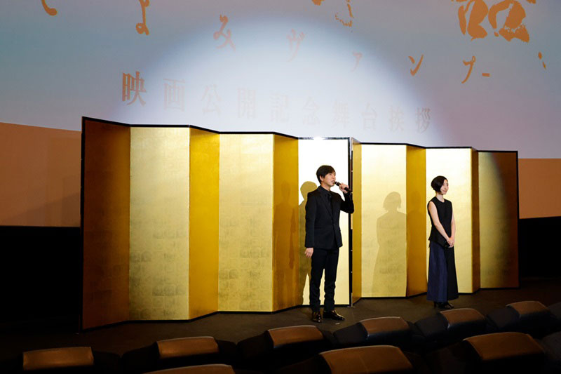 「傷物語-こよみヴァンプ-」公開記念舞台挨拶の様子。